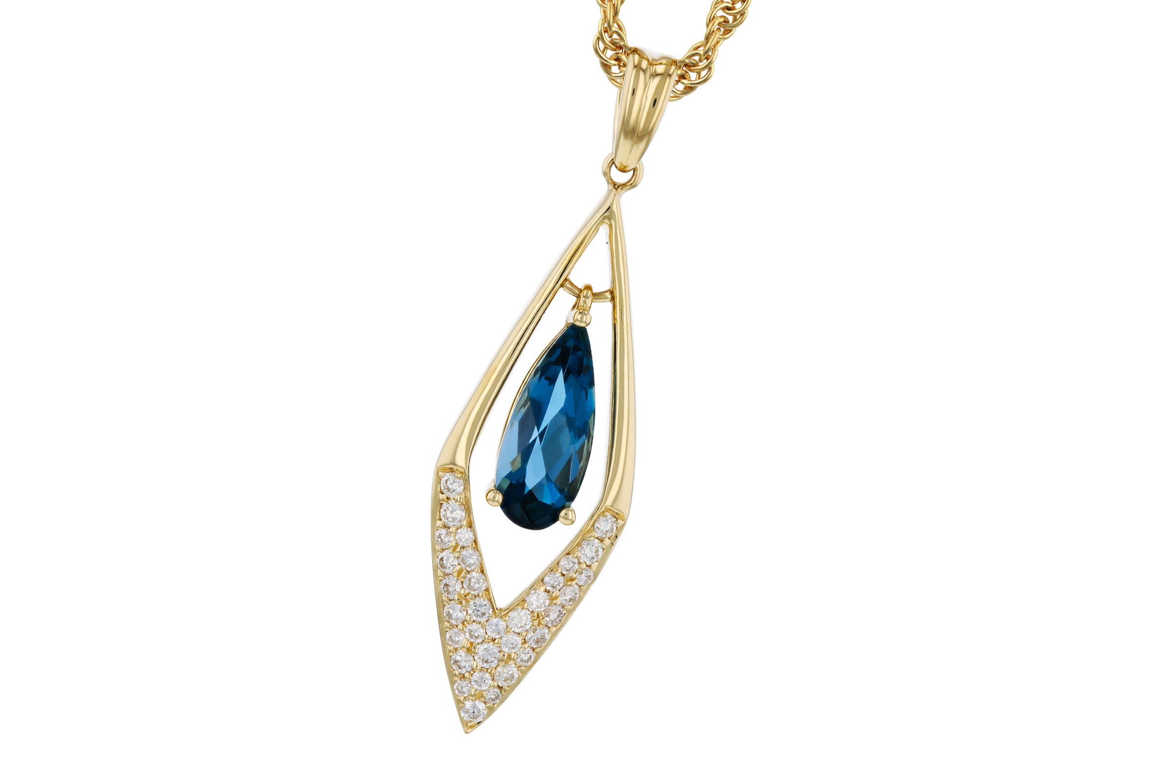 G321-20845: NECK .85 LONDON BLUE TOPAZ 1.02 TGW (10x4MM LBT)